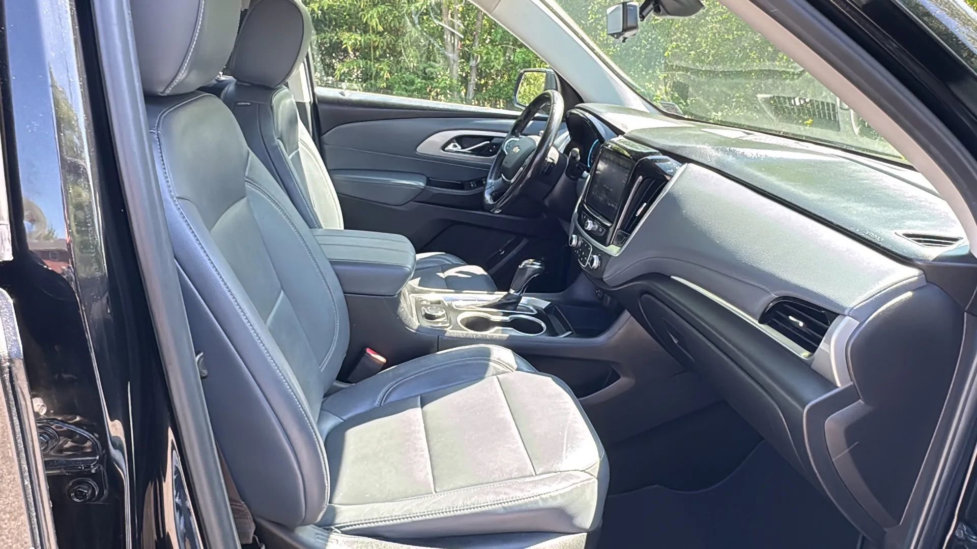 Used 2020 Chevrolet Traverse LT w/ LT Premium Package image 12