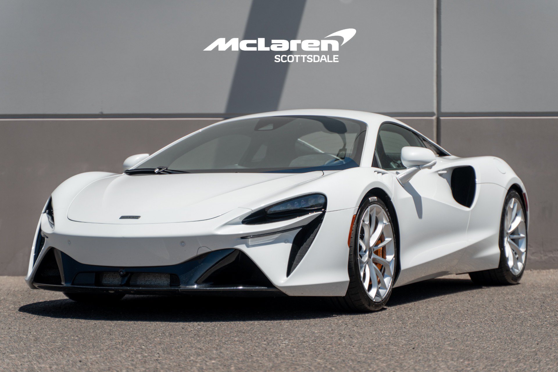 Used 2026 McLaren Artura RWD image 4