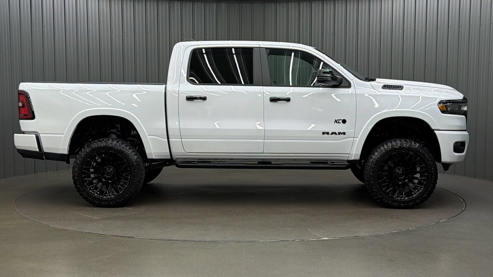 Used 2025 RAM 1500 Big Horn AWD/4WD image 6
