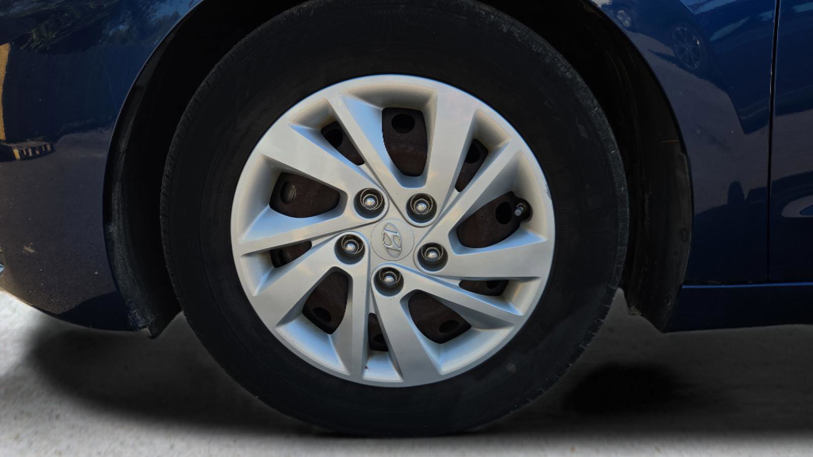 Used 2019 Hyundai Elantra SE image 30