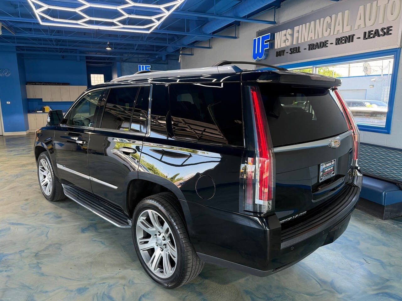 Used 2016 Cadillac Escalade Luxury AWD/4WD image 12