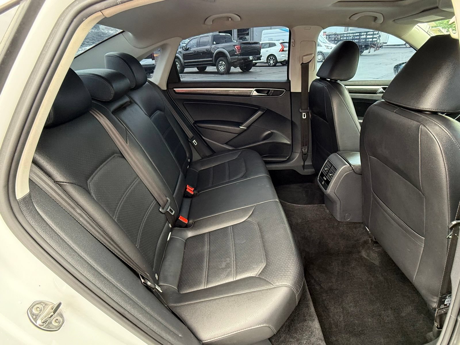Used 2017 Volkswagen Passat 1.8T SE FWD image 15