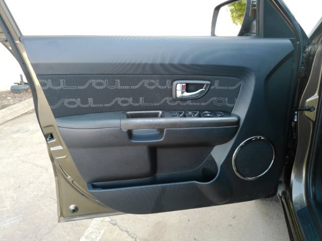 Used 2012 Kia Soul + w/ Audio Pkg FWD image 11