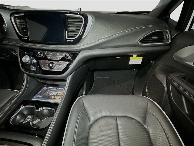 New 2026 Chrysler Pacifica Limited image 20