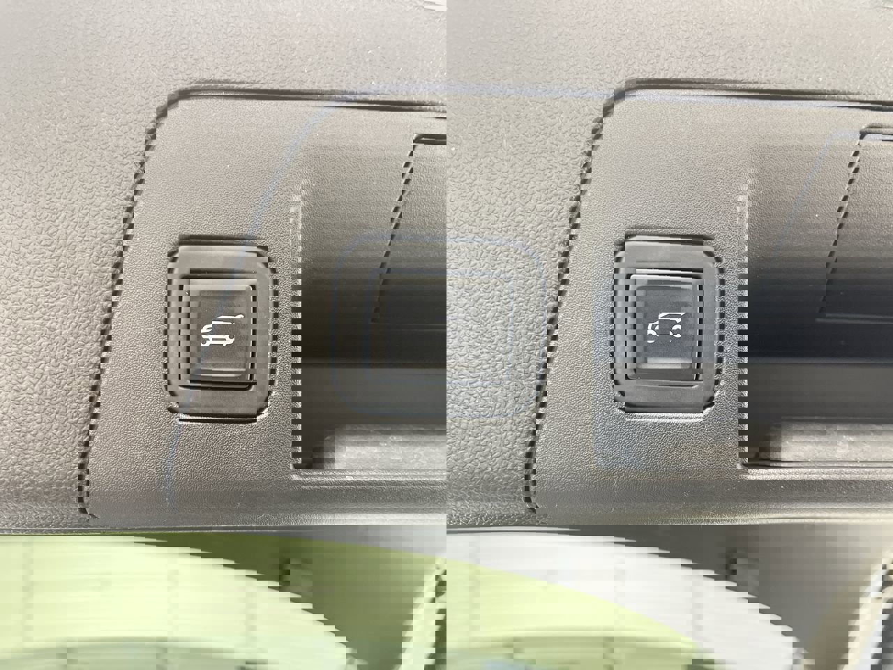 Certified 2023 Buick Envision Preferred w/ Sport Touring Package image 30