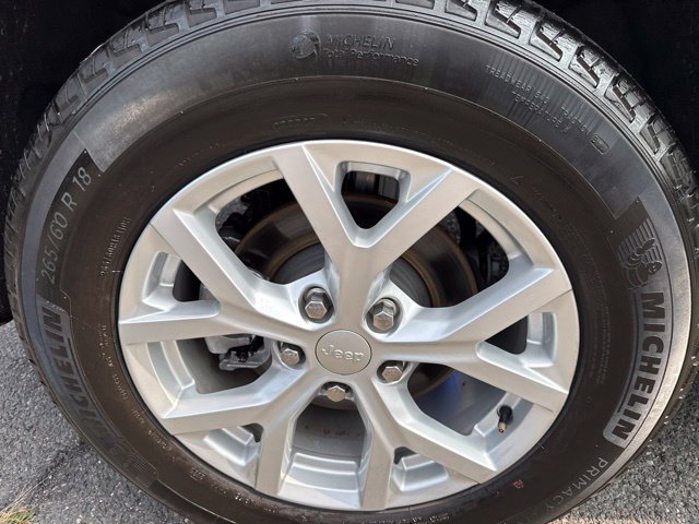 Used 2024 Jeep Grand Cherokee Limited AWD/4WD image 9