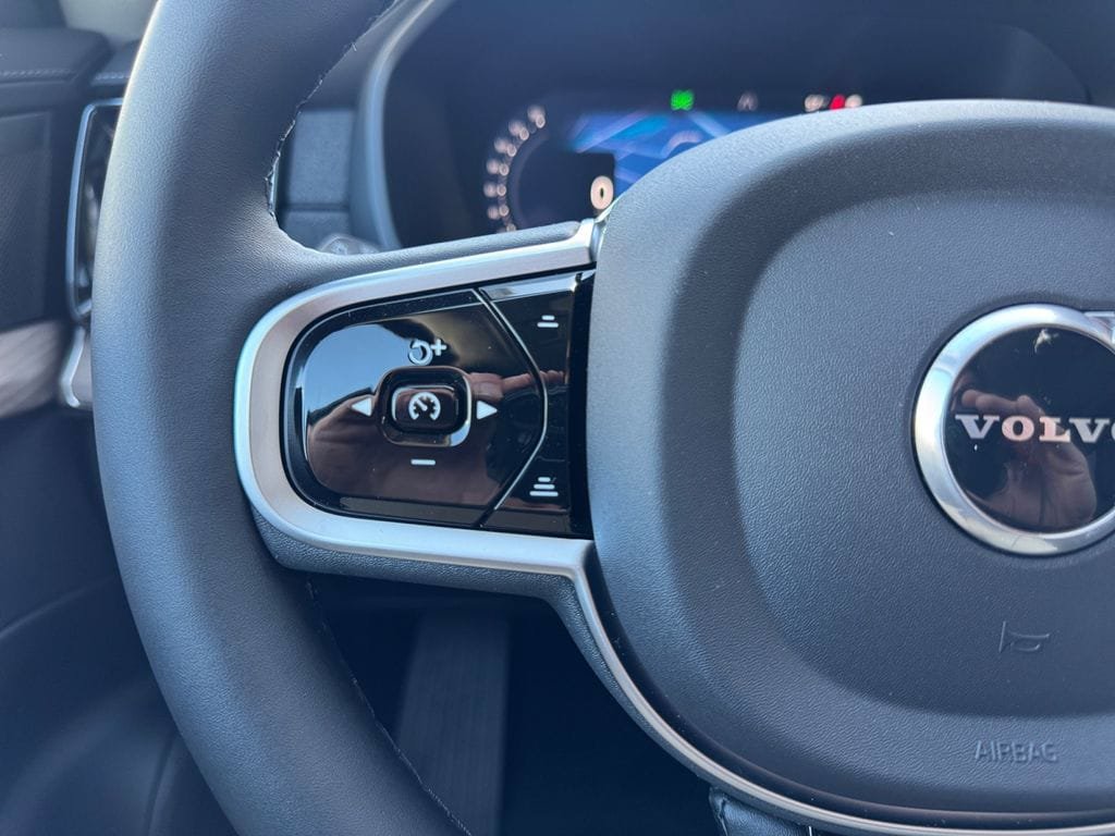New 2026 Volvo XC90 B6 Plus w/ Protection Package Premier AWD/4WD image 13