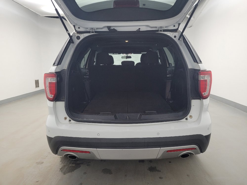 Used 2017 Ford Explorer XLT image 29