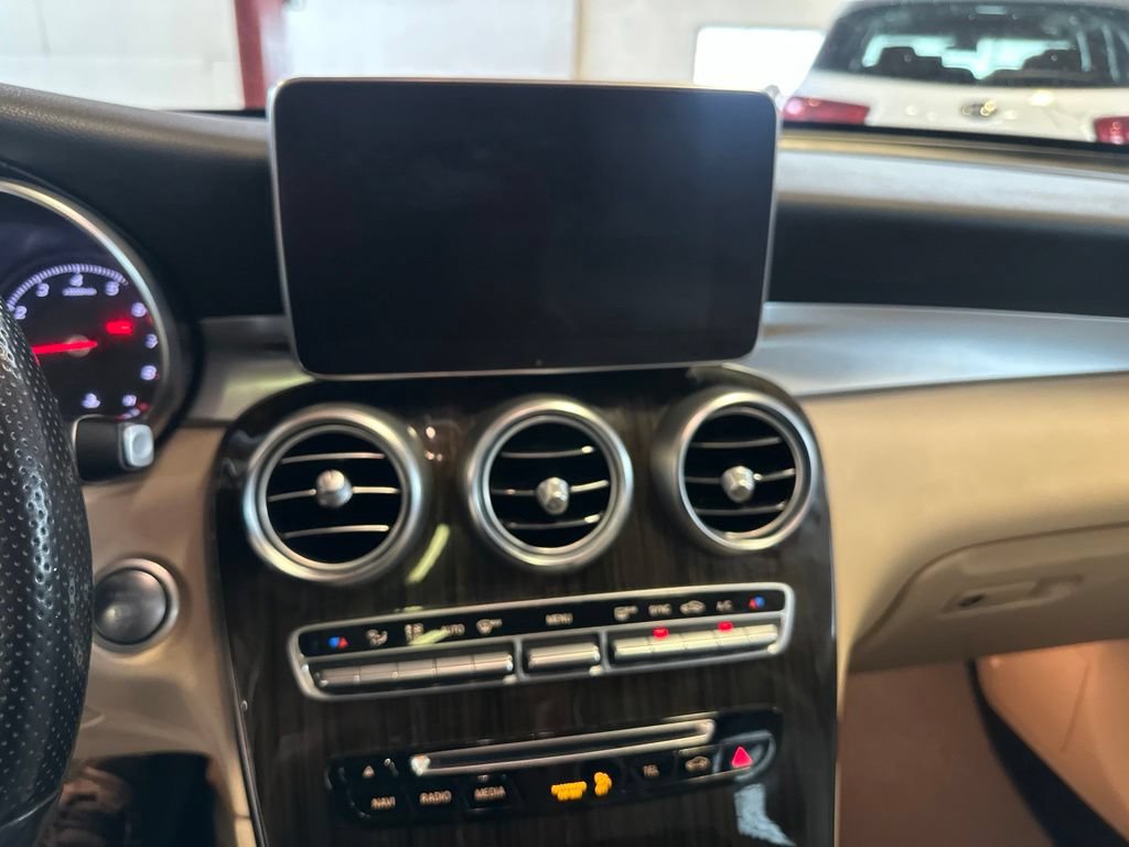 Used 2018 Mercedes-Benz GLC 300 4MATIC image 16