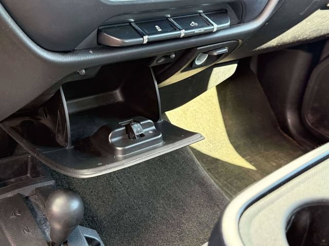 Used 2018 Chevrolet Silverado 1500 Custom w/ Custom Convenience Package AWD/4WD image 27