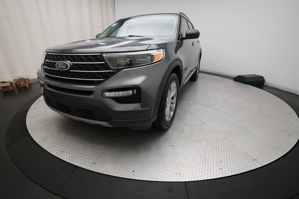 Used 2023 Ford Explorer XLT w/ Equipment Group 202A AWD/4WD image 12