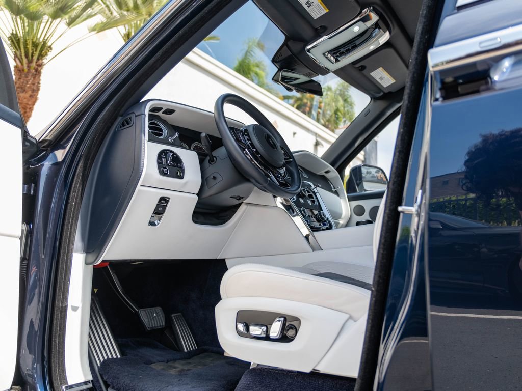 Certified 2019 Rolls-Royce Cullinan AWD/4WD image 24