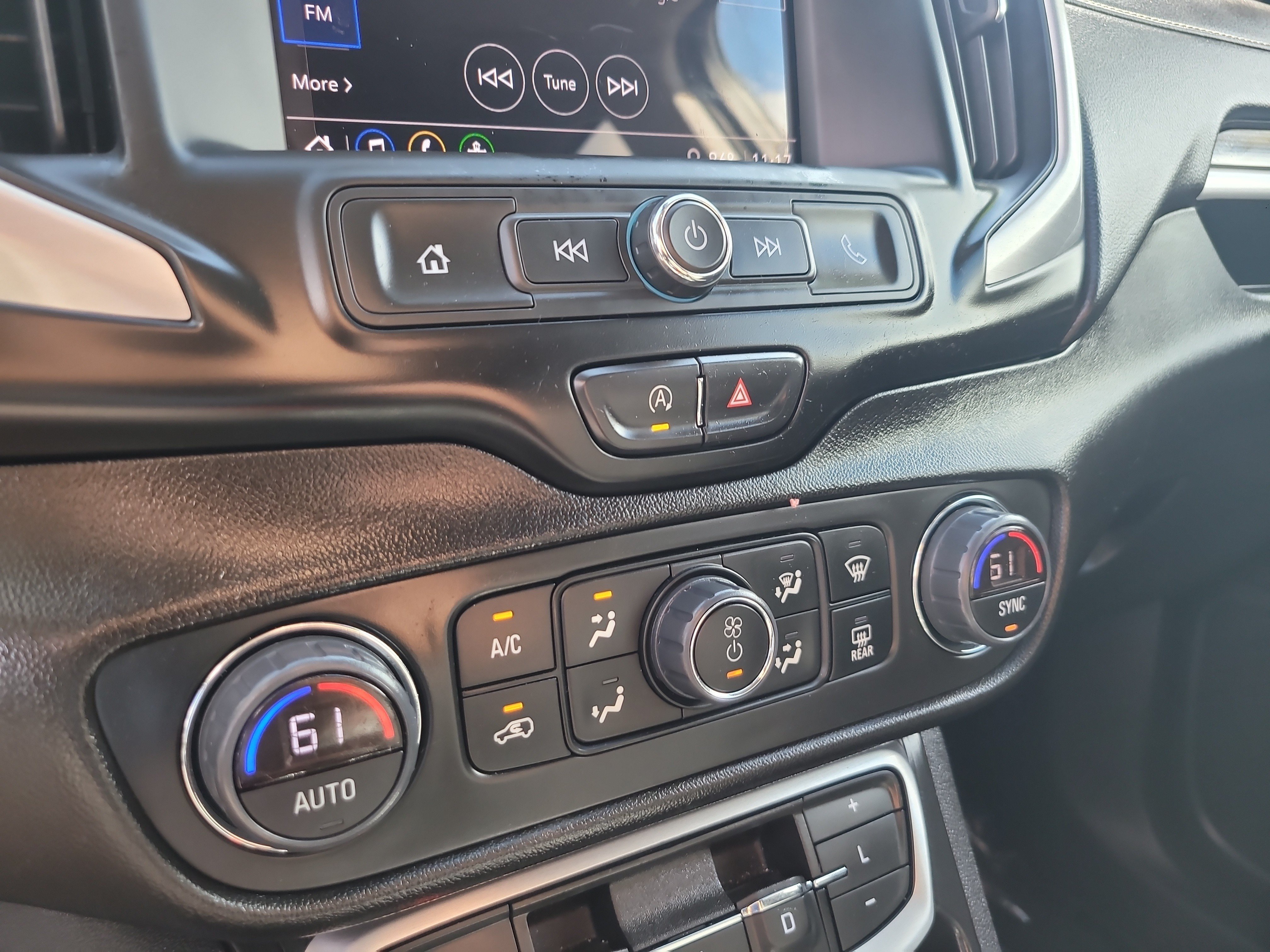 Used 2024 GMC Terrain SLE w/ Driver Convenience Package FWD image 23