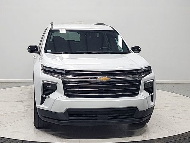 Used 2025 Chevrolet Traverse LT AWD/4WD image 2
