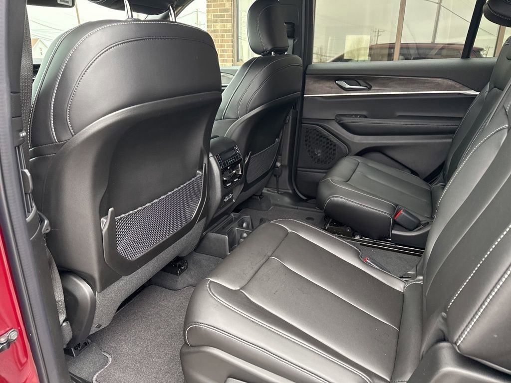 New 2025 Jeep Grand Cherokee L Limited w/ Black Appearance Package image 40