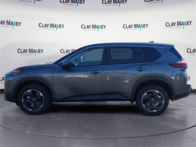 Used 2025 Nissan Rogue SV image 2