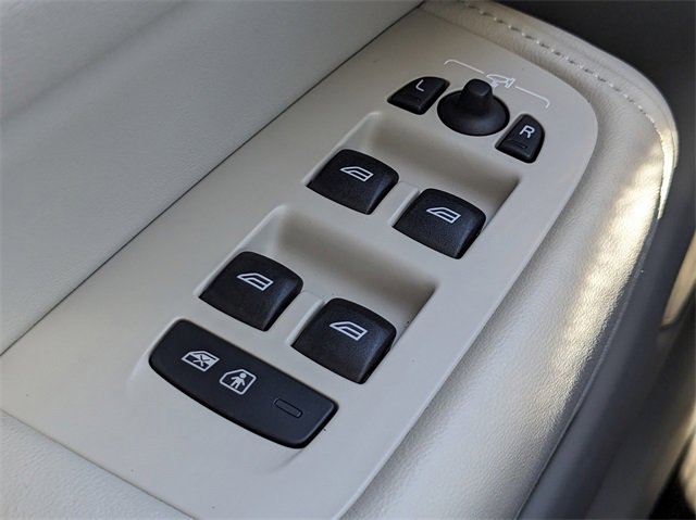 New 2025 Volvo XC60 B5 Plus w/ Climate Package image 27