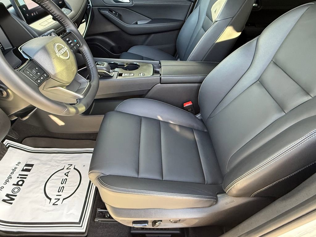 Used 2025 Nissan Rogue SL image 17