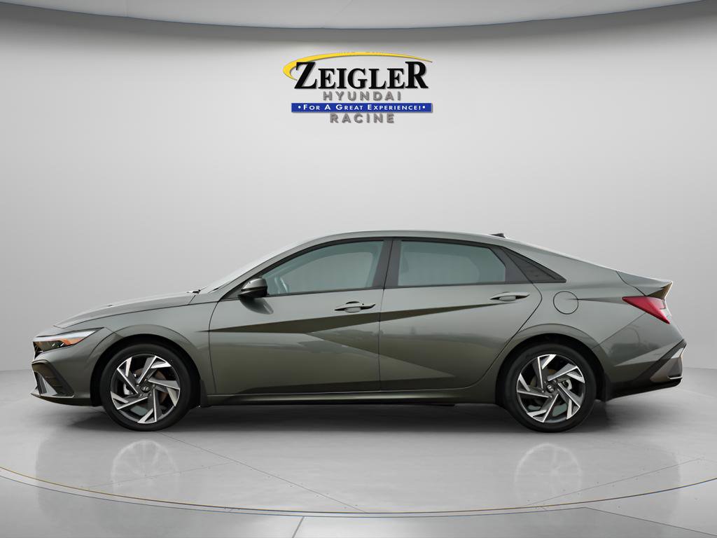 Certified 2025 Hyundai Elantra SEL FWD image 4