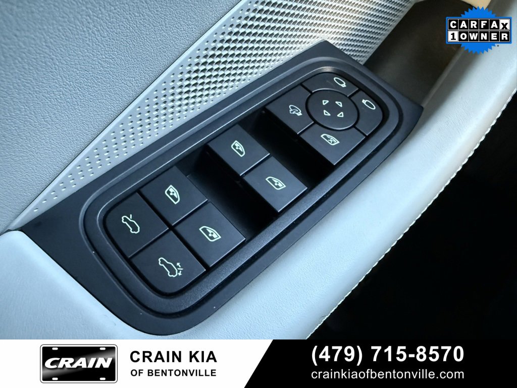 Used 2024 Porsche Macan 4 Electric image 10