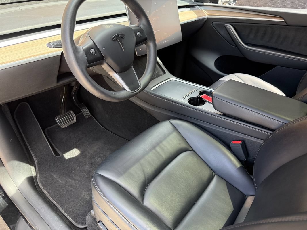 Used 2023 Tesla Model Y Long Range AWD/4WD image 2