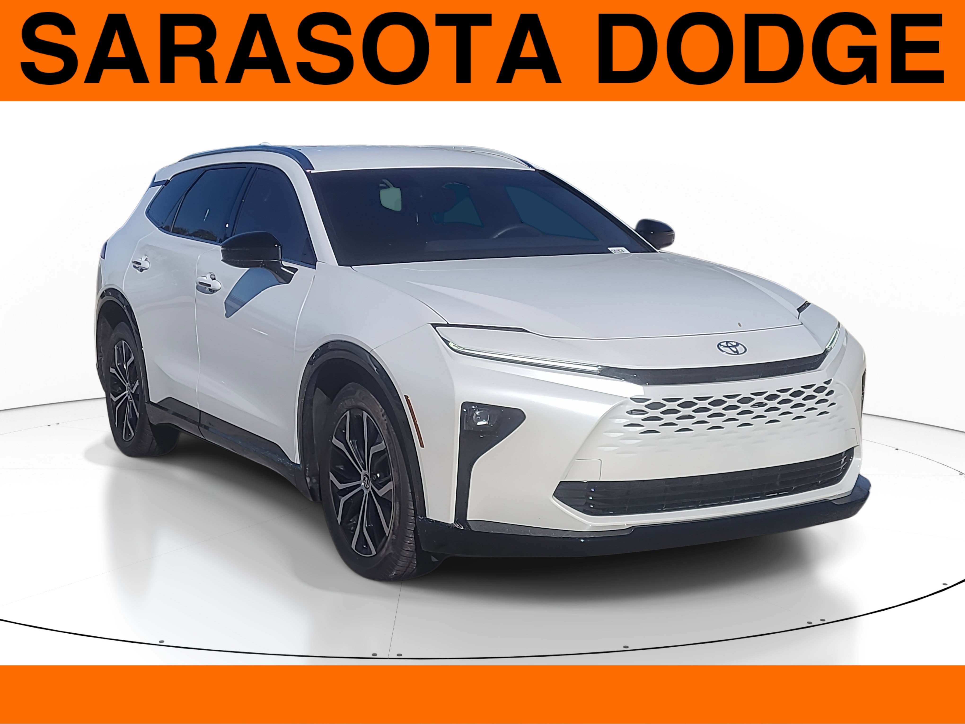 Used 2025 Toyota Crown Signia image 1