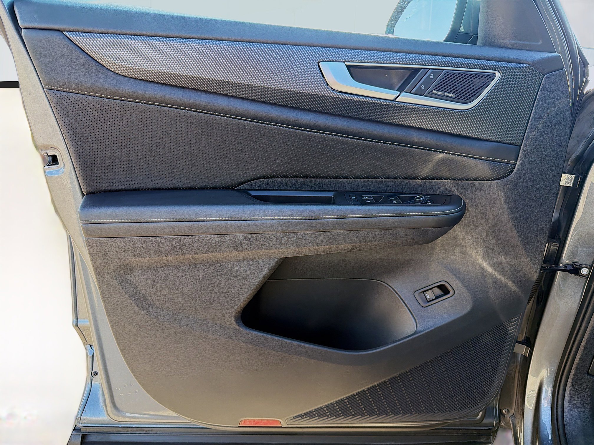 Used 2024 Volkswagen Atlas Cross Sport SEL Premium R-Line image 21