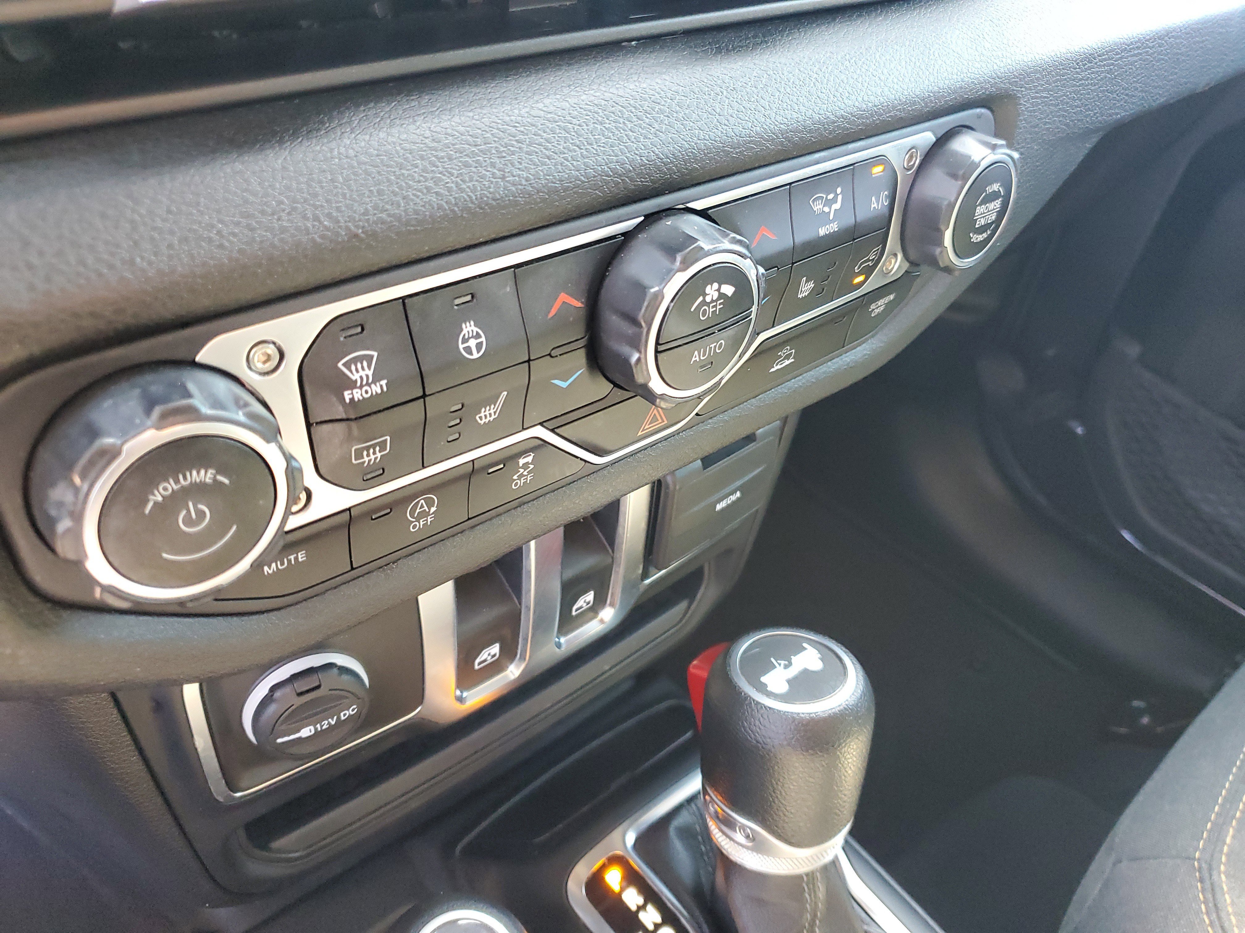 Used 2024 Jeep Wrangler Sport AWD/4WD image 19