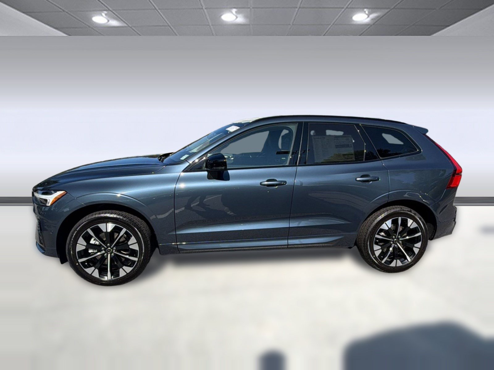 New 2027 Volvo XC60 B5 Plus AWD/4WD image 2