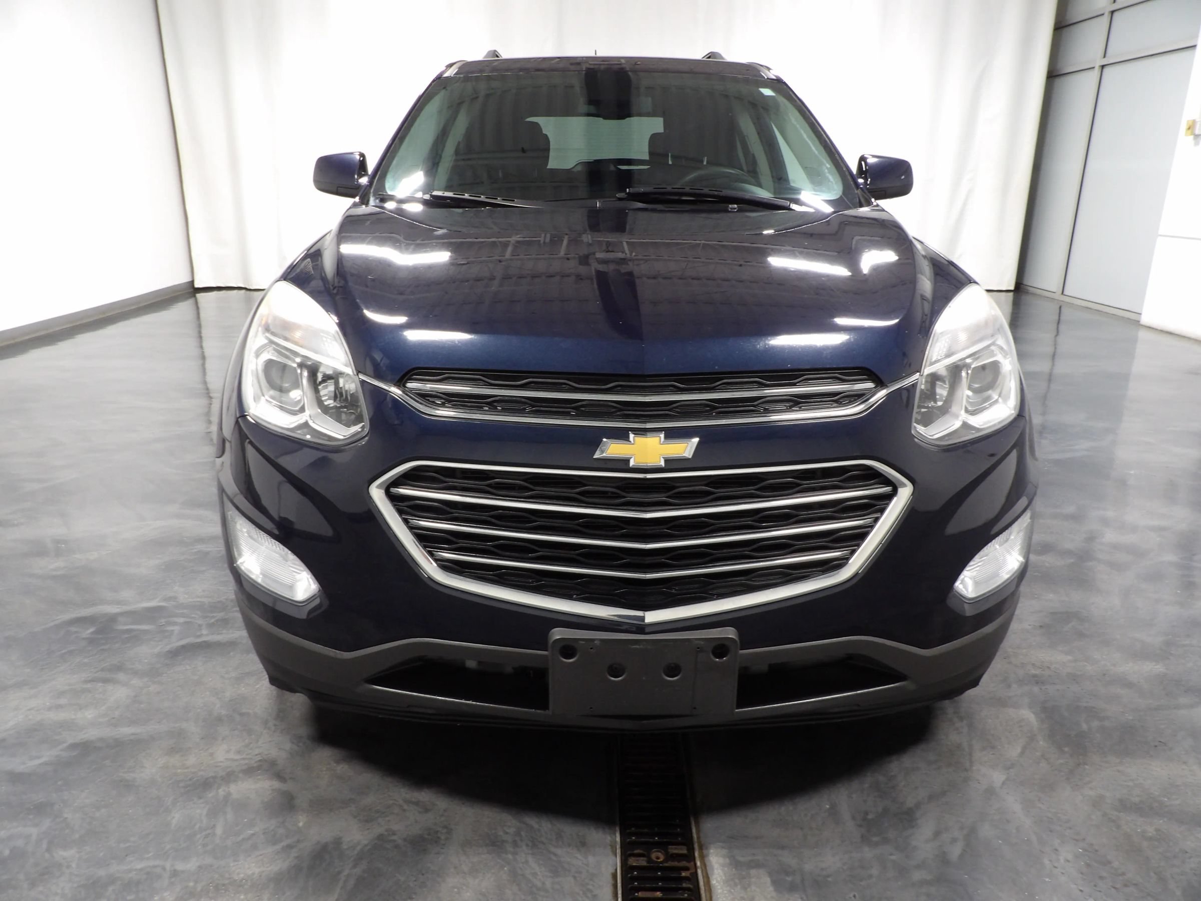 Used 2017 Chevrolet Equinox LT w/ Convenience Package FWD image 2