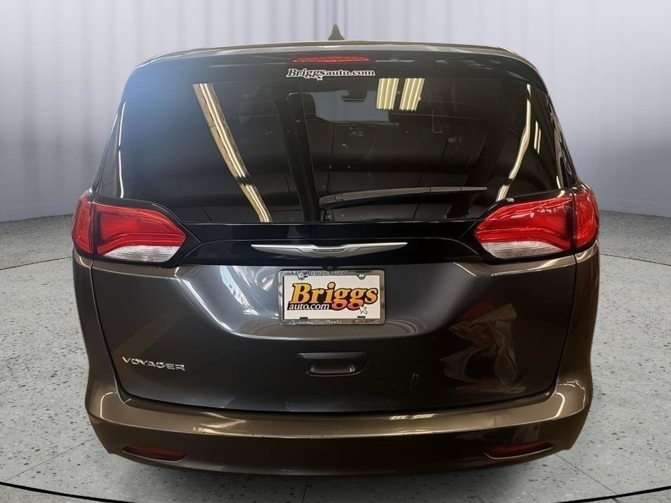 Used 2023 Chrysler Voyager LX FWD image 7
