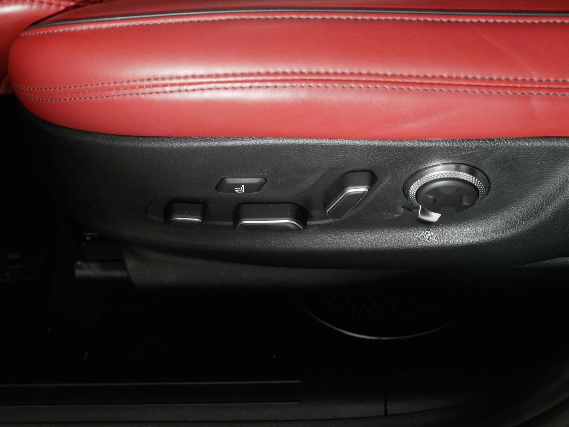 Used 2023 Genesis GV70 3.5T Sport w/ Sport Prestige Package image 20