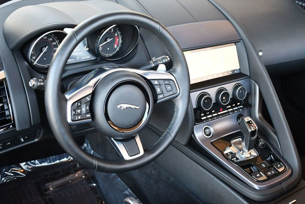 Used 2019 Jaguar F-TYPE Convertible image 12