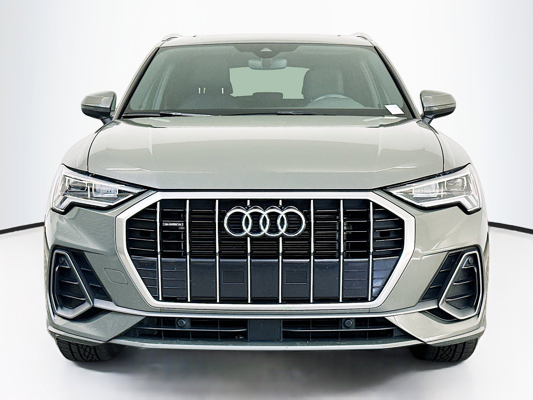 Used 2023 Audi Q3 2.0T Premium image 2