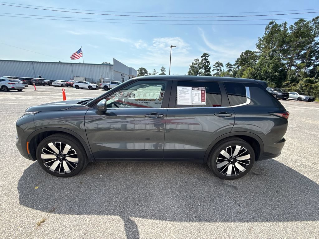 Used 2025 Mitsubishi Outlander SE FWD image 5