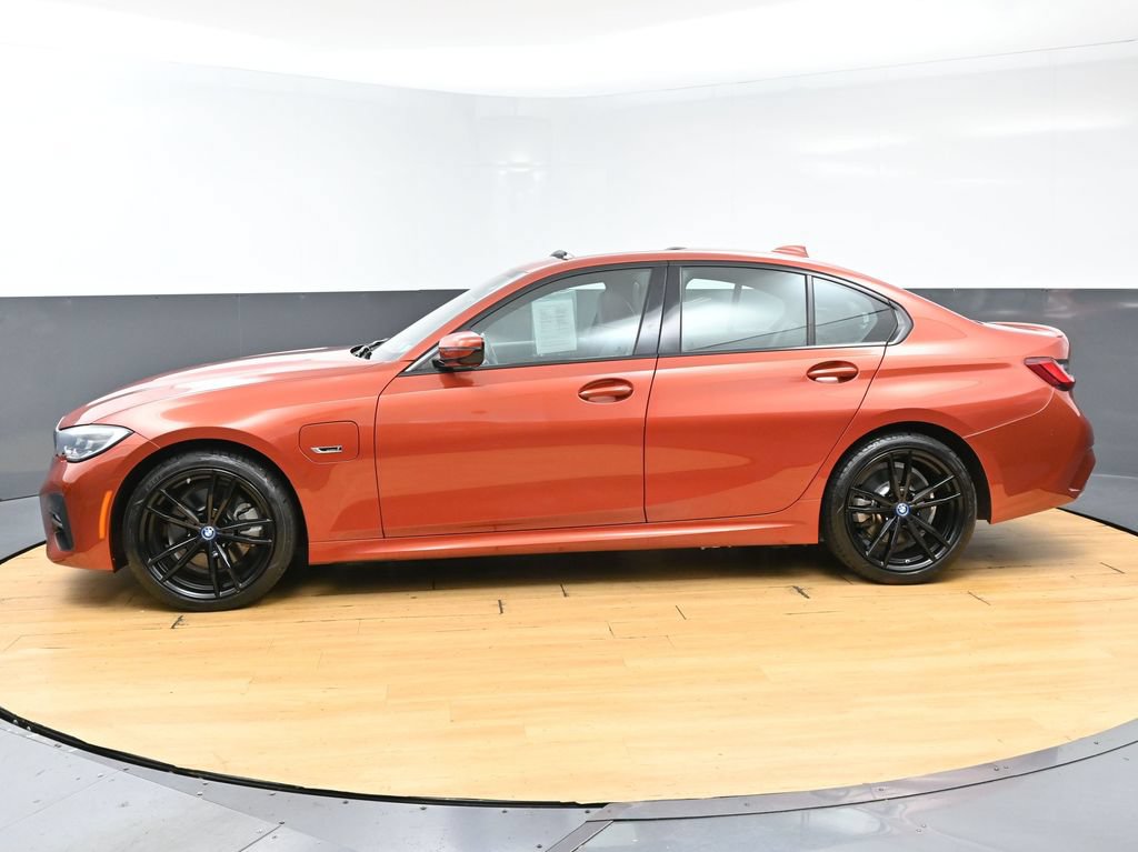 Used 2022 BMW 330e w/ M Sport Package RWD image 6