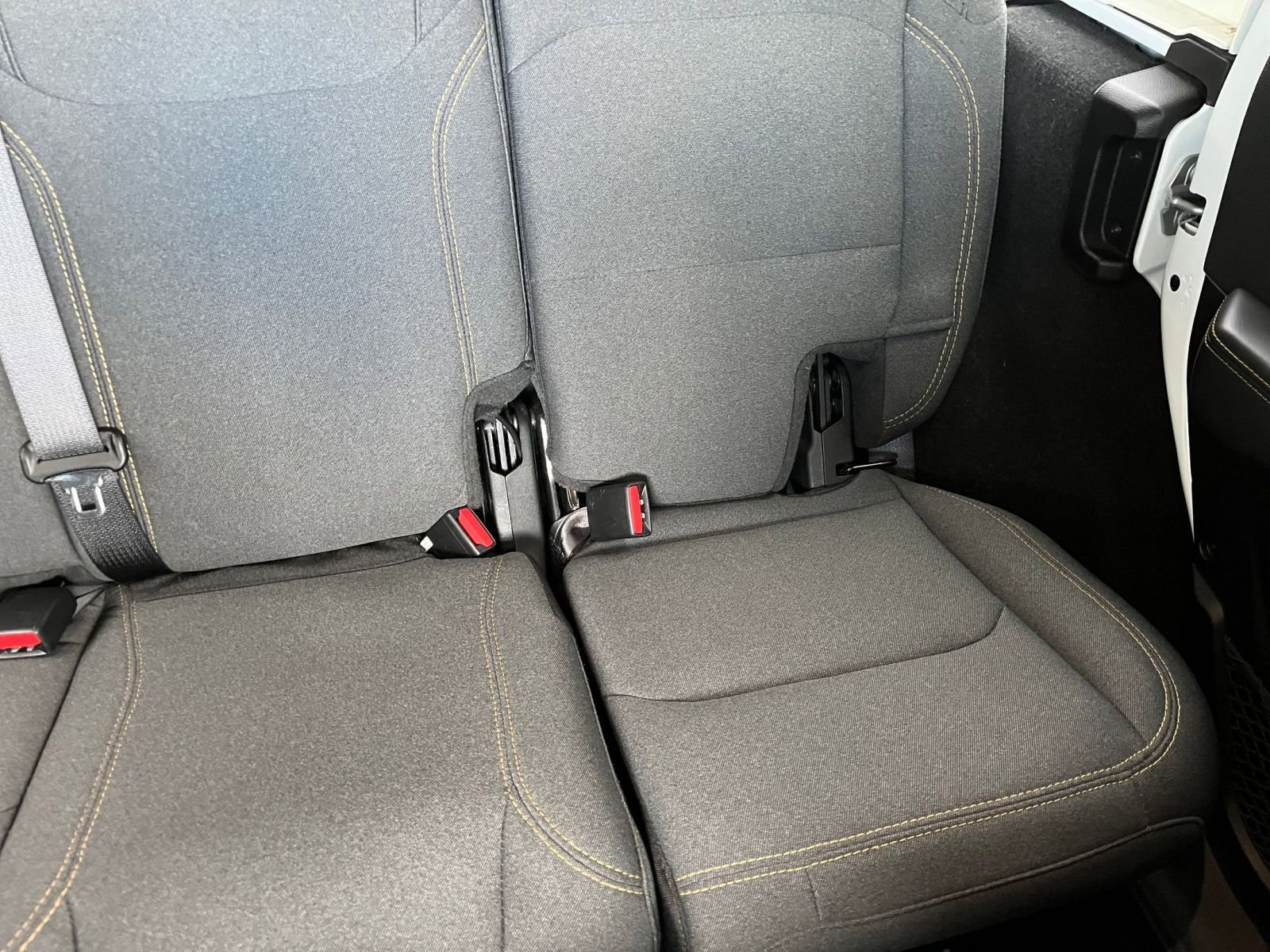 Used 2025 Jeep Wrangler Unlimited Sahara AWD/4WD image 38