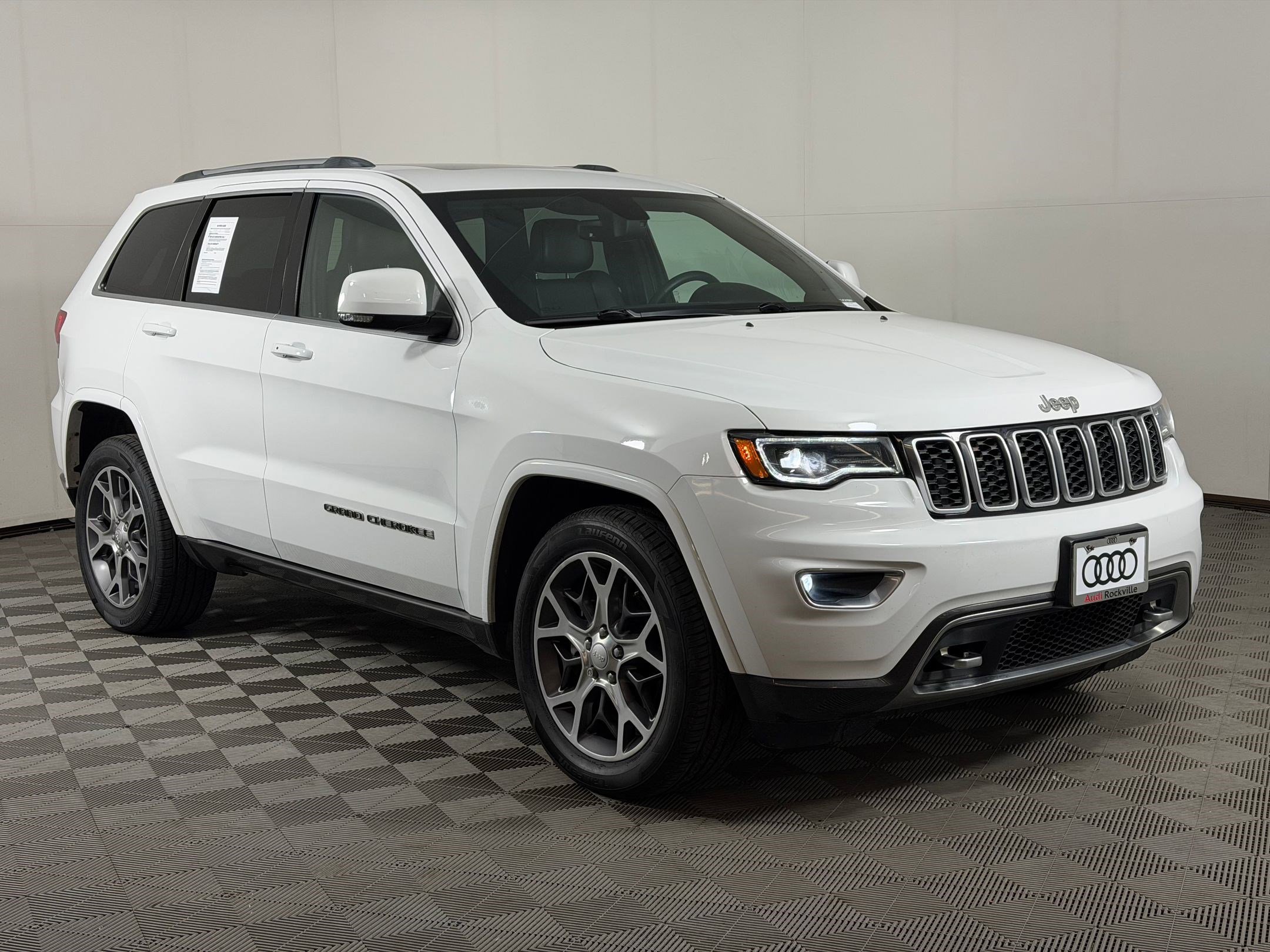 Used 2018 Jeep Grand Cherokee Limited AWD/4WD image 7