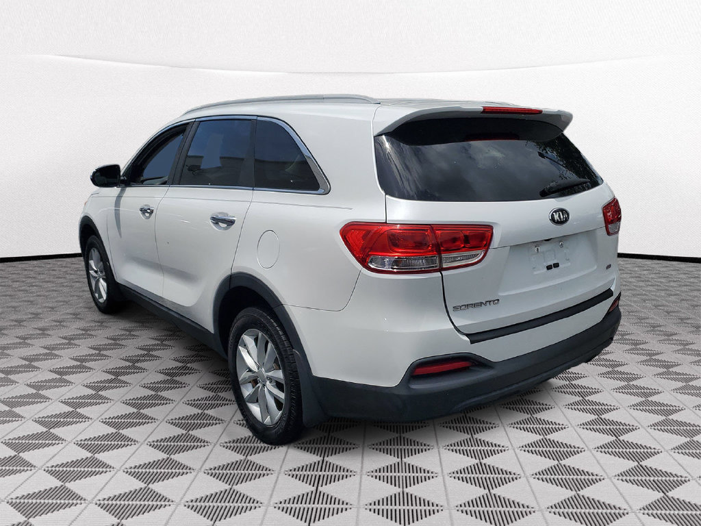 Used 2017 Kia Sorento FWD image 3