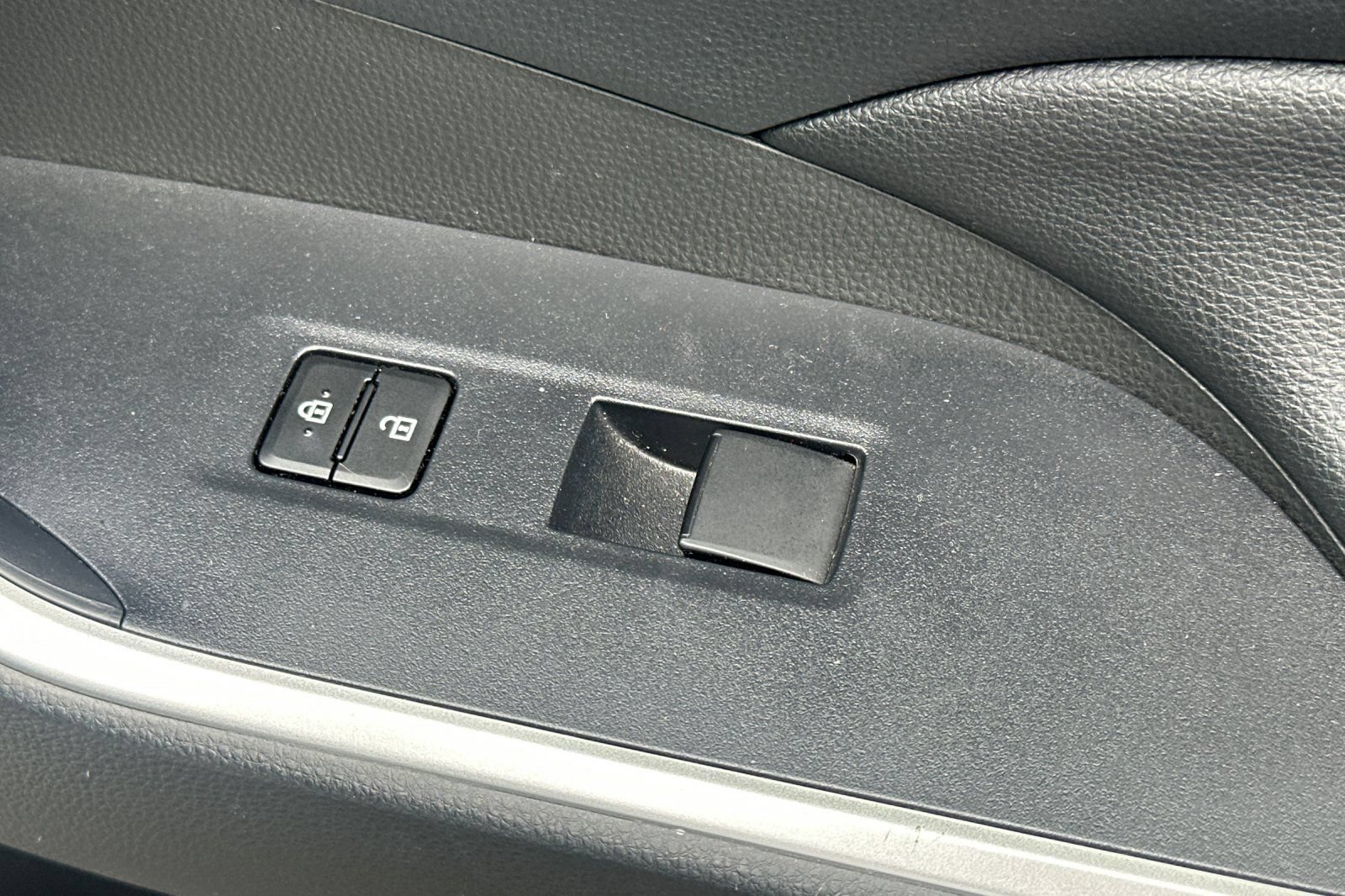 Used 2020 Toyota RAV4 LE w/ Carpet Mat Package FWD image 21