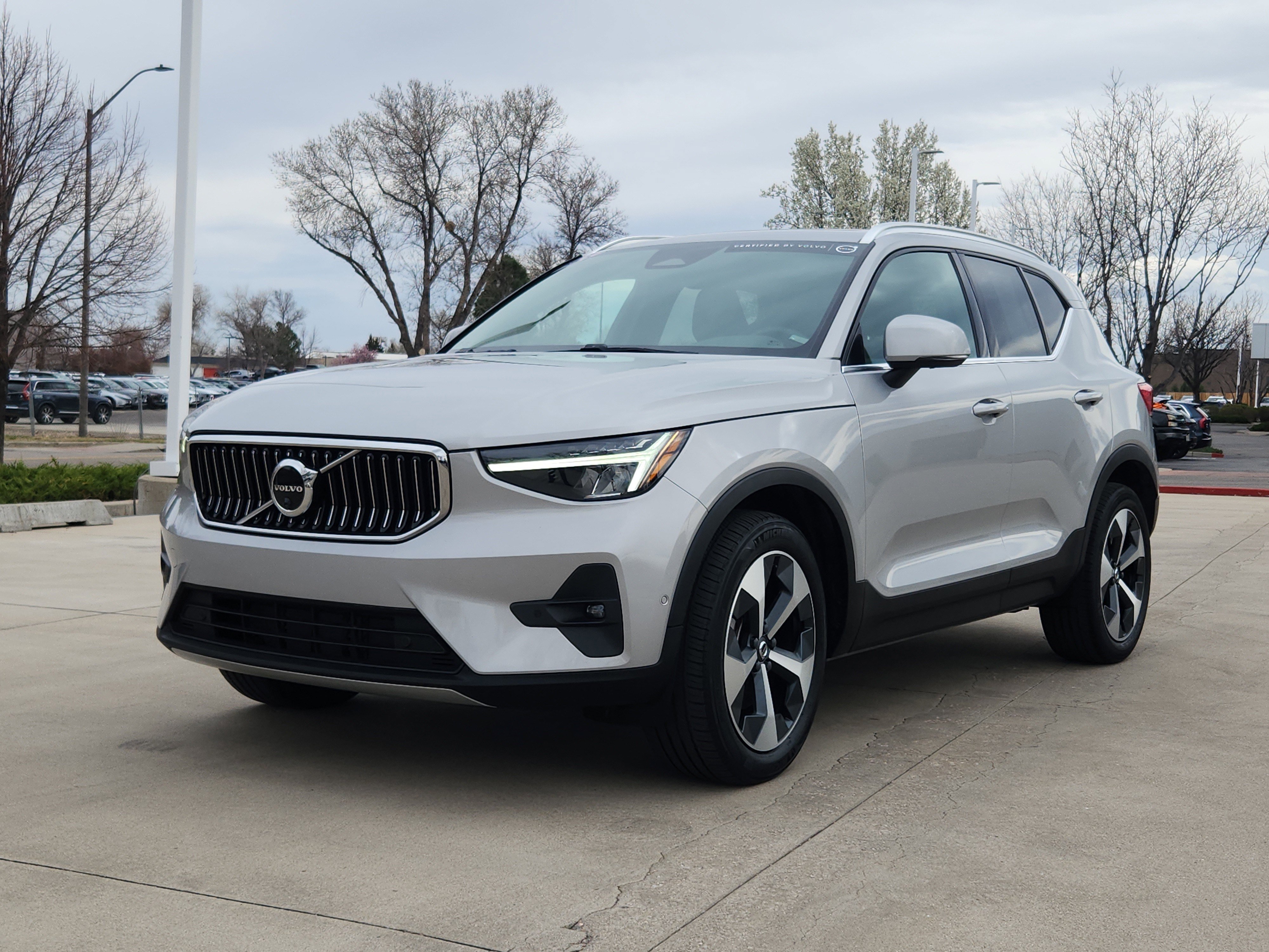 Certified 2023 Volvo XC40 B5 Ultimate w/ Protection Package AWD/4WD image 3