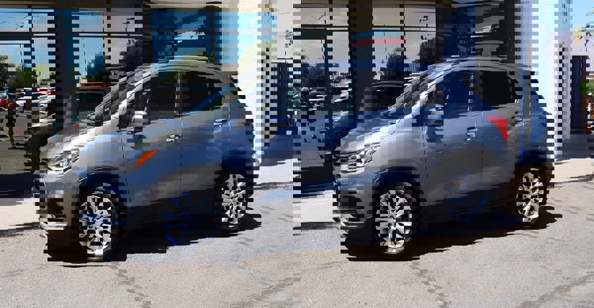 Used 2020 Chevrolet Trax Premier w/ LPO, Protection Package FWD image 4