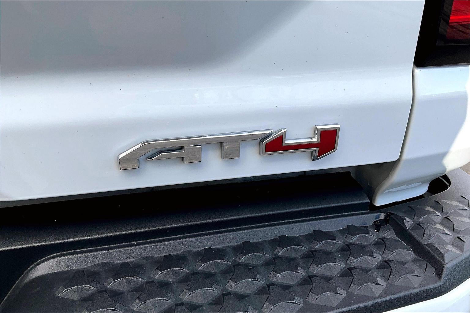 Used 2024 GMC Canyon AT4 w/ Technology Package image 16