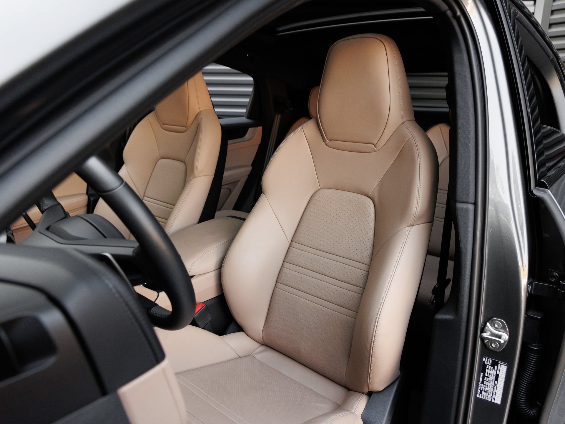 Certified 2025 Porsche Cayenne S AWD/4WD image 5