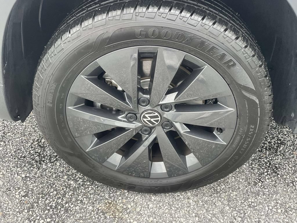 Certified 2024 Volkswagen Taos S FWD image 9
