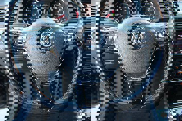 Used 2018 Volkswagen Passat 3.6 image 11