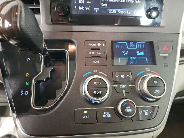 Used 2015 Toyota Sienna XLE image 21