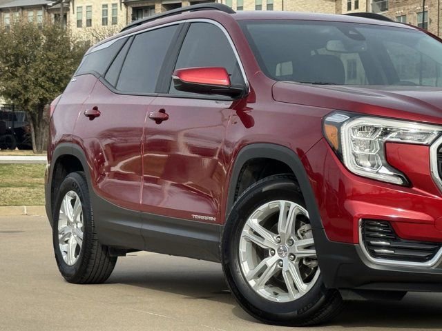 Used 2023 GMC Terrain SLE w/ Driver Convenience Package image 3
