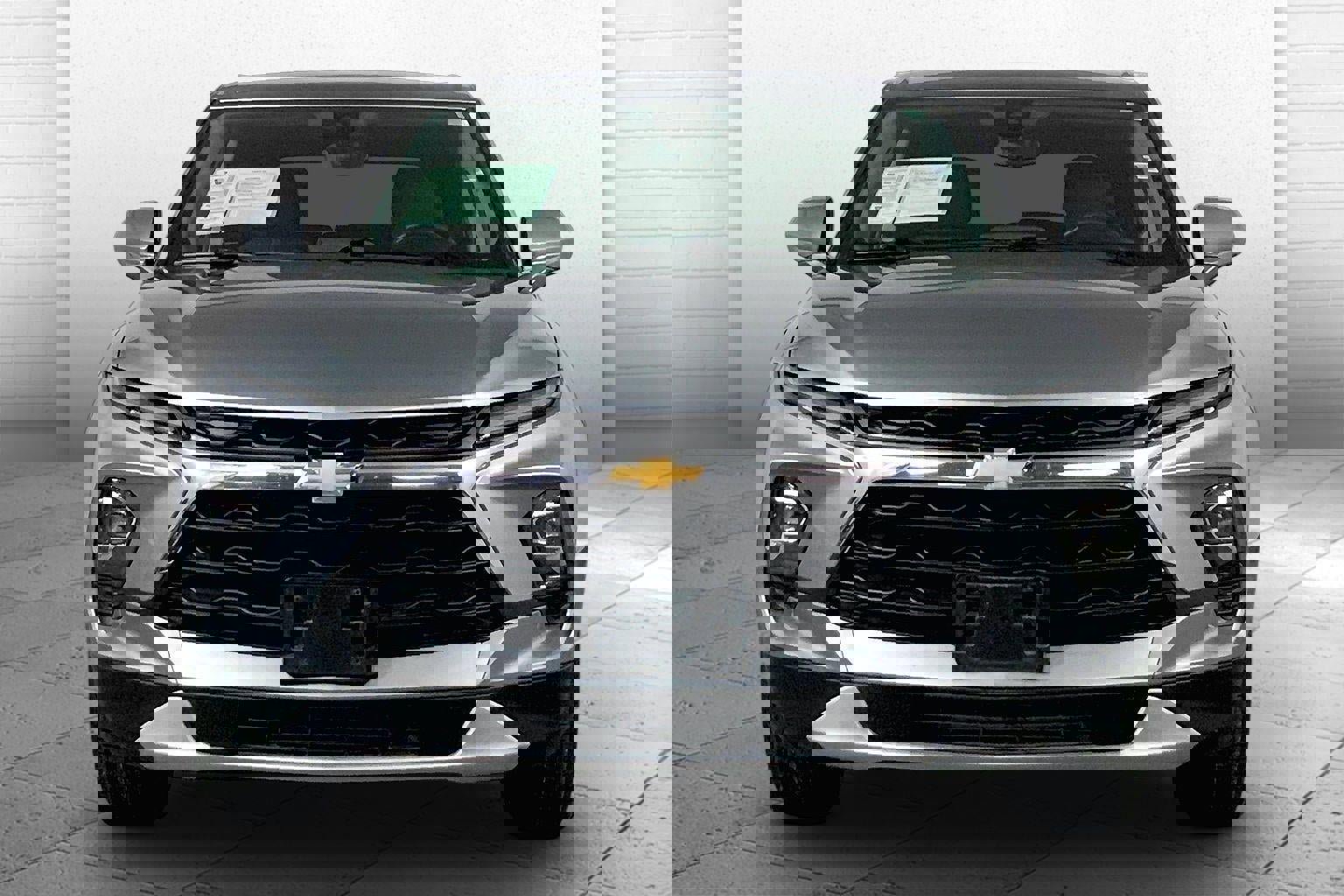 Used 2025 Chevrolet Blazer LT image 2