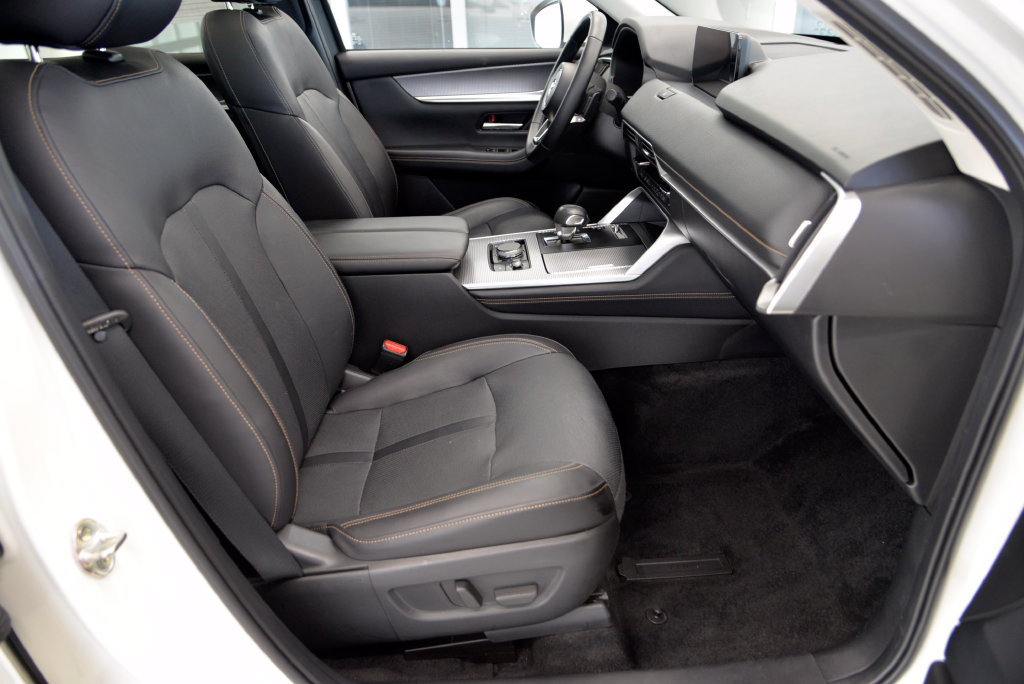 Certified 2024 MAZDA CX-90 Plug-In Hybrid w/ Premium Pkg AWD/4WD image 31
